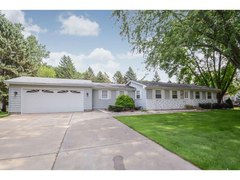 1758 Lexington Ave S, Mendota Heights, MN 55118