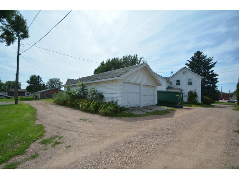 309 2nd St SE, Montgomery, MN 56069