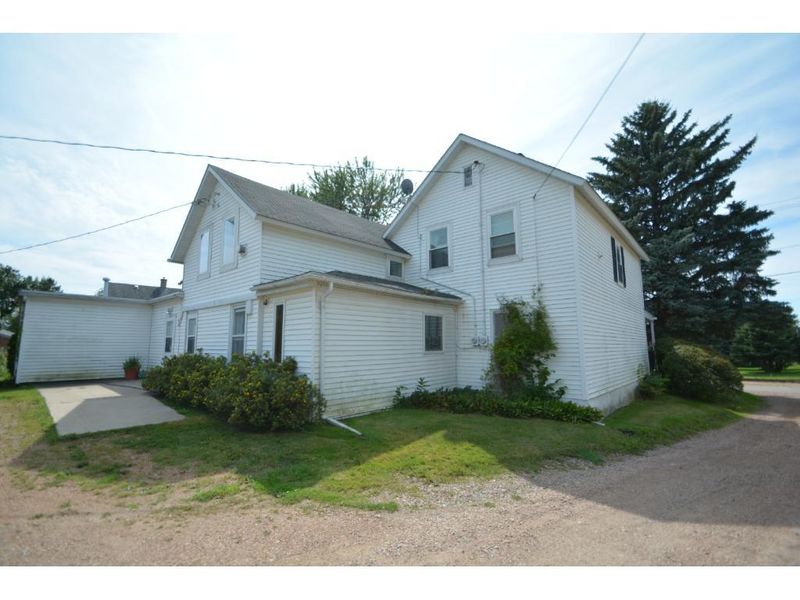 309 2nd St SE, Montgomery, MN 56069