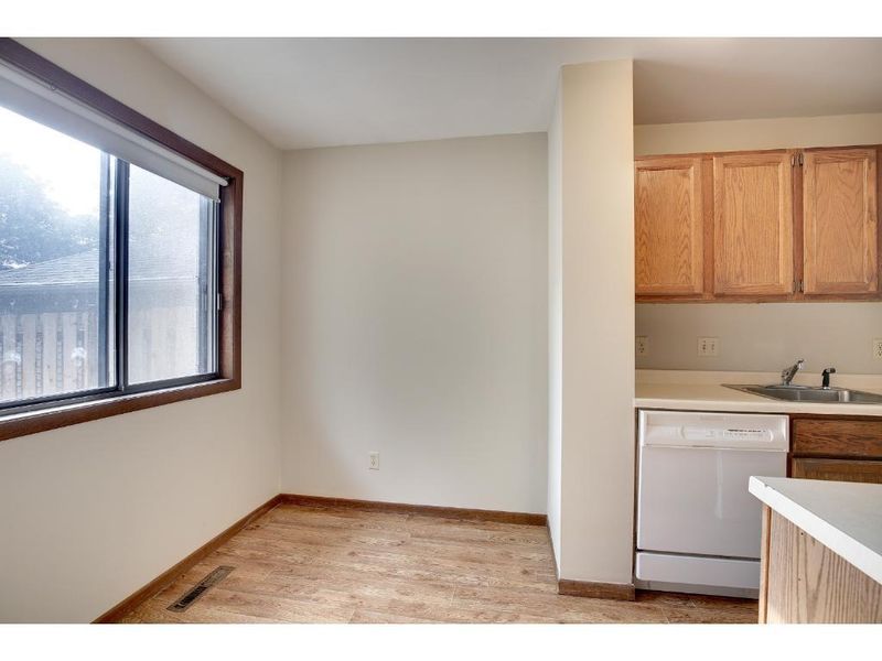 175 Bridlewood Dr, Saint Paul, MN 55119