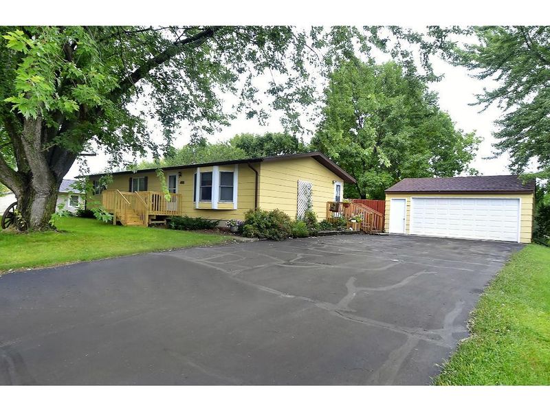 409 19th Ave NE, Waseca, MN 56093