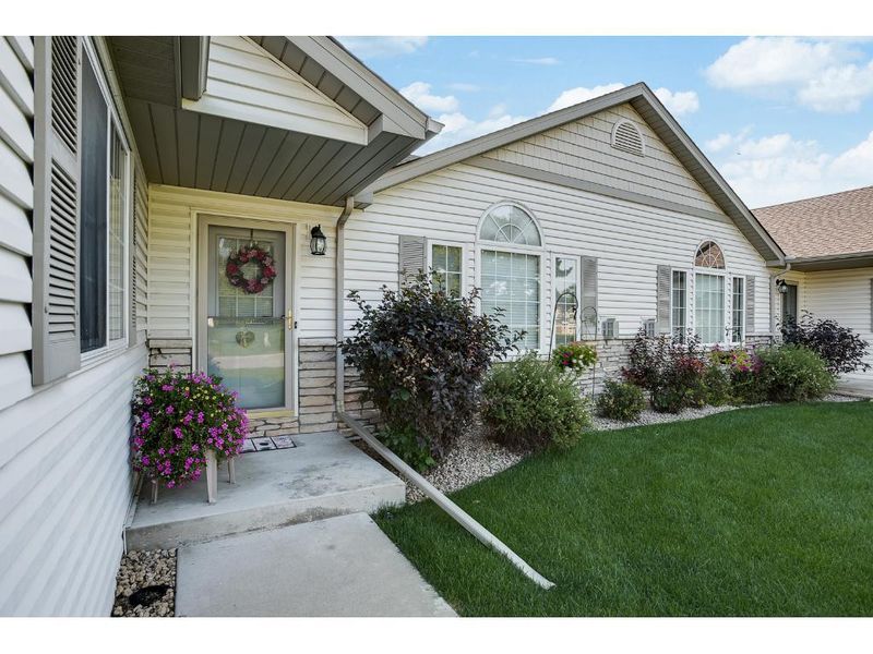 5404 Provence Ln, White Bear Twp, MN 55127