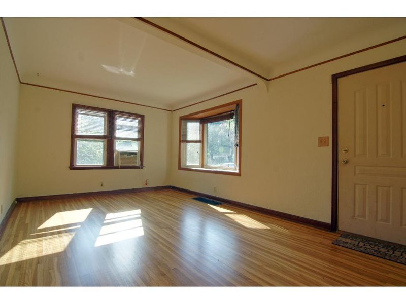 163 Bernard St E, West Saint Paul, MN 55118