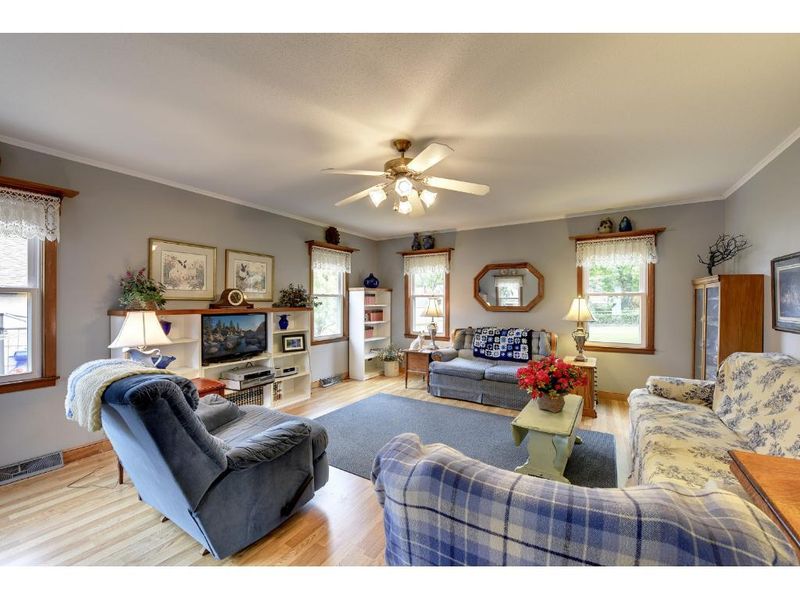 2729 Meridian Dr, Robbinsdale, MN 55422