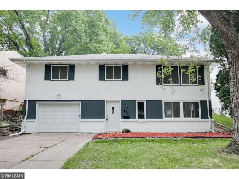 1402 Mcafee St, Saint Paul, MN 55106
