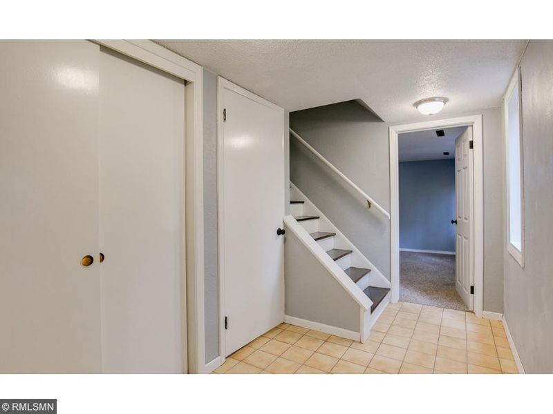 1402 Mcafee St, Saint Paul, MN 55106