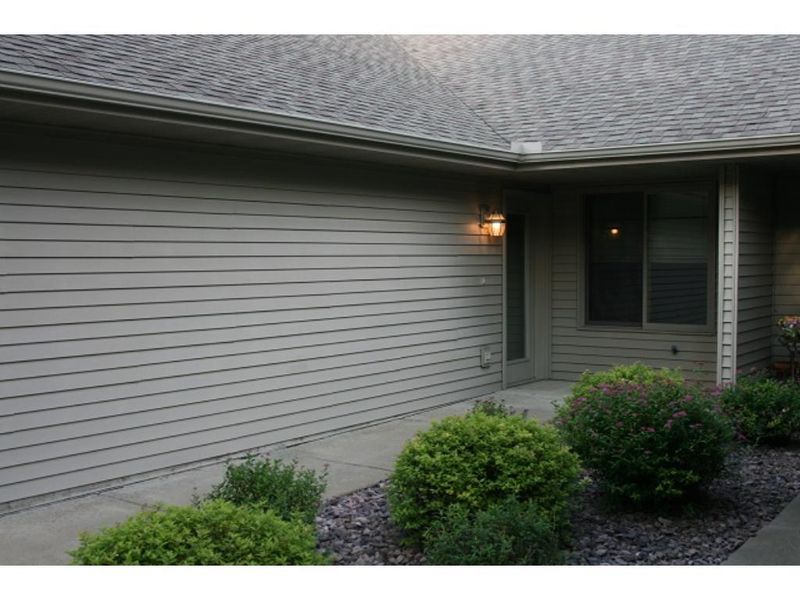 145 S Elm St, Belle Plaine, MN 56011