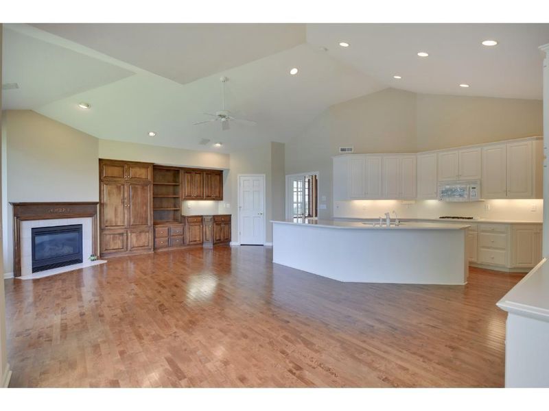 470 Waycliffe Dr N, Wayzata, MN 55391