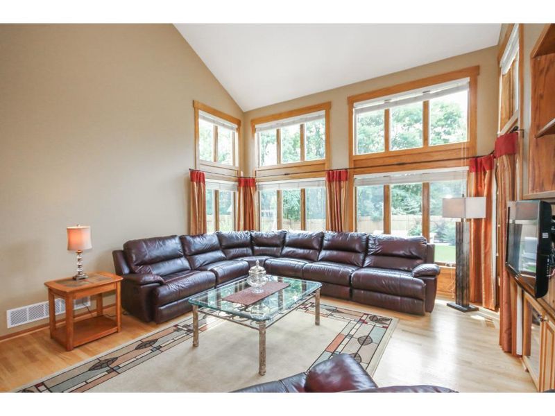 4627 Stoddart Ln, White Bear Lake, MN 55127