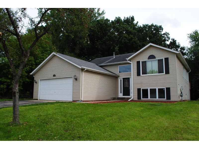 1738 Deerwood Dr, Eagan, MN 55122