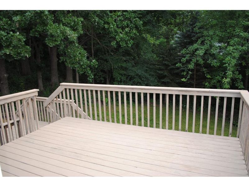 1738 Deerwood Dr, Eagan, MN 55122