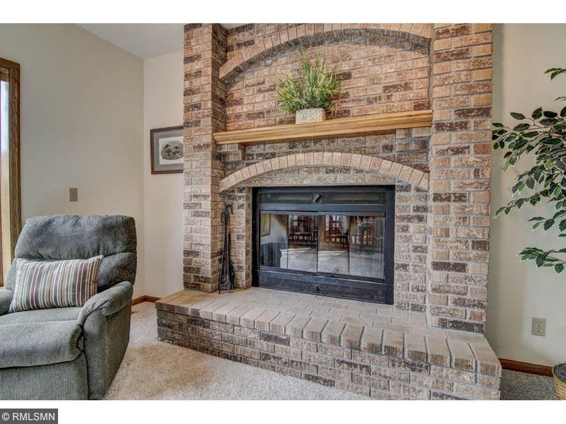 7875 Upper 17th St N, Oakdale, MN 55128