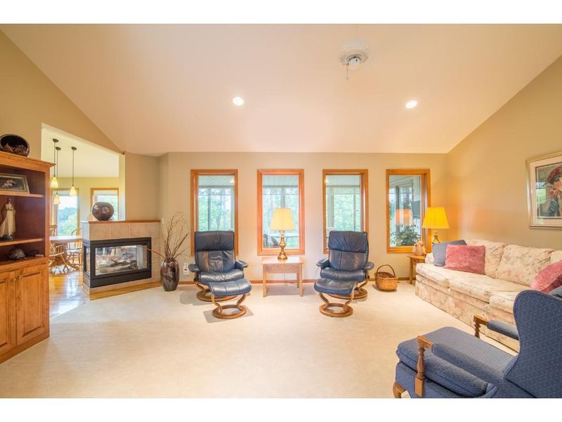 827 Hi Park Ave, Red Wing, MN 55066