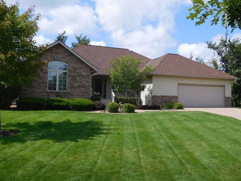 827 Hi Park Ave, Red Wing, MN 55066