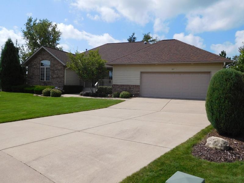 827 Hi Park Ave, Red Wing, MN 55066