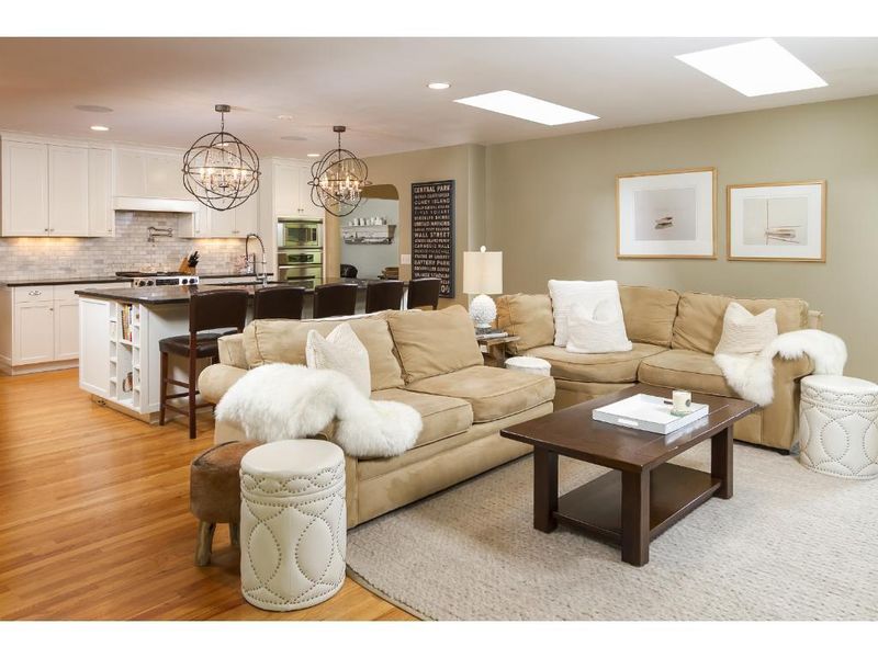 7033 Comanche Ct, Edina, MN 55439