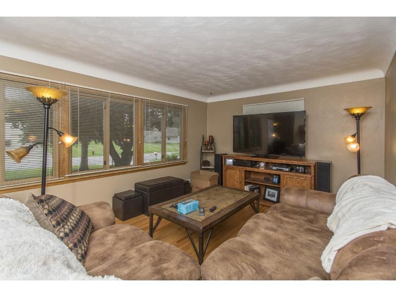 2729 Noel Dr, Little Canada, MN 55117