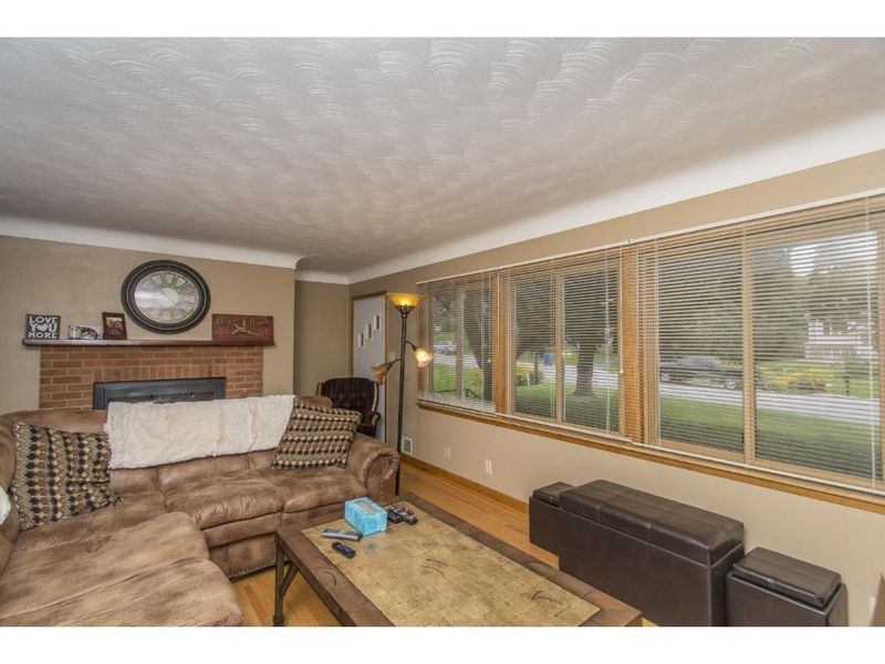 2729 Noel Dr, Little Canada, MN 55117