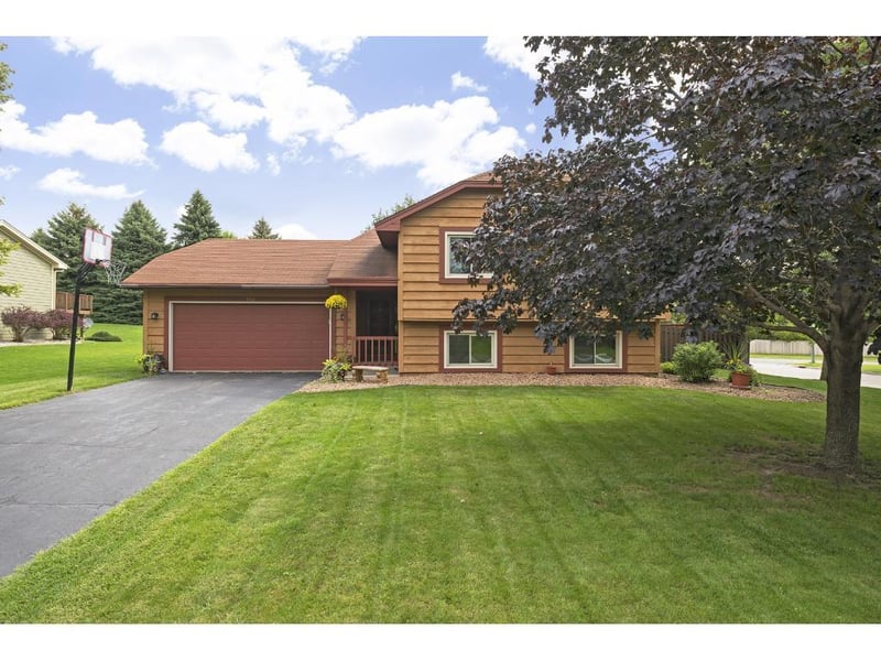 1112 Lavon Ln, Burnsville, MN 55306