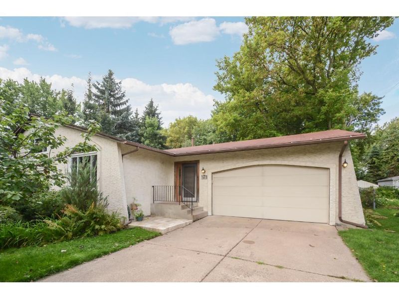 3463 Dale St N, Shoreview, MN 55126