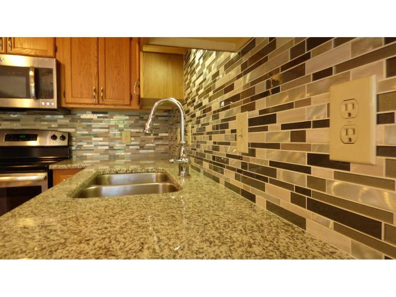 6236 Magda Dr #90, Maple Grove, MN 55369