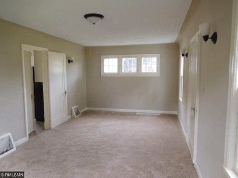 2552 Stillwater Rd E, Maplewood, MN 55119