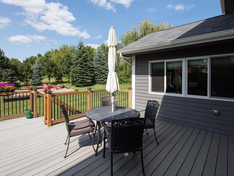 2380 Timberwood Dr, Chanhassen, MN 55317