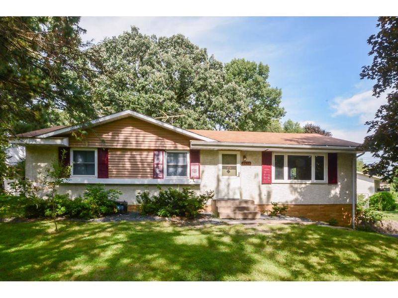 2856 2nd St N, North Saint Paul, MN 55109