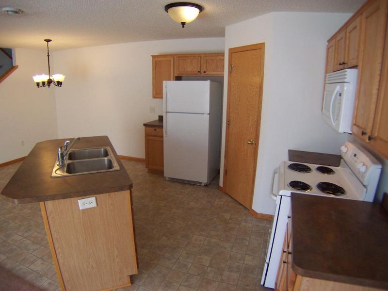 2765 Ridgeview Dr, Red Wing, MN 55066