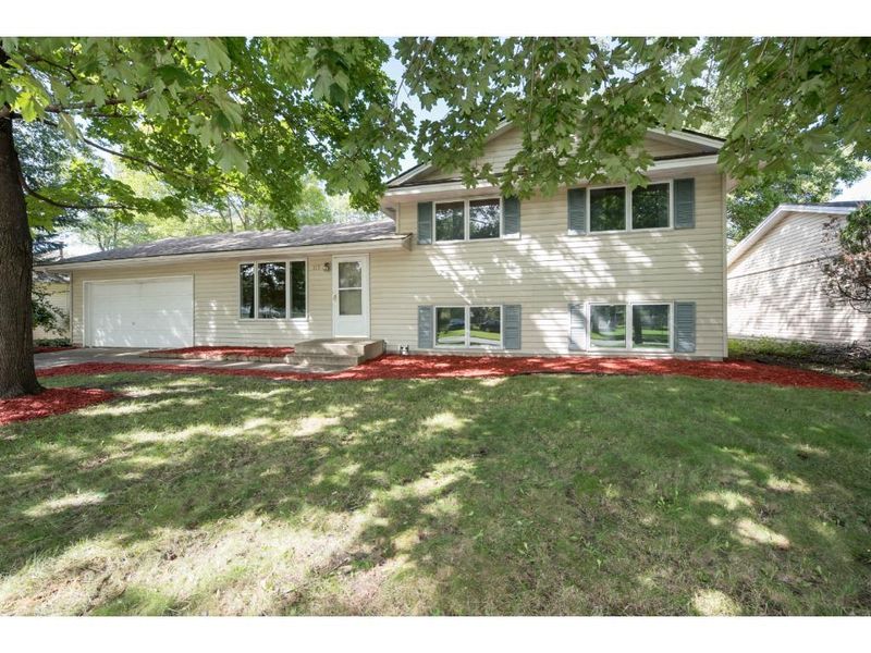 177 Strese Ln, Apple Valley, MN 55124