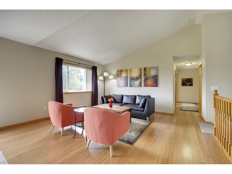 1047 Sparrow Rd, Waconia, MN 55387