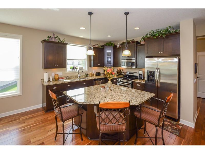 10722 Kingsfield Ln, Woodbury, MN 55129