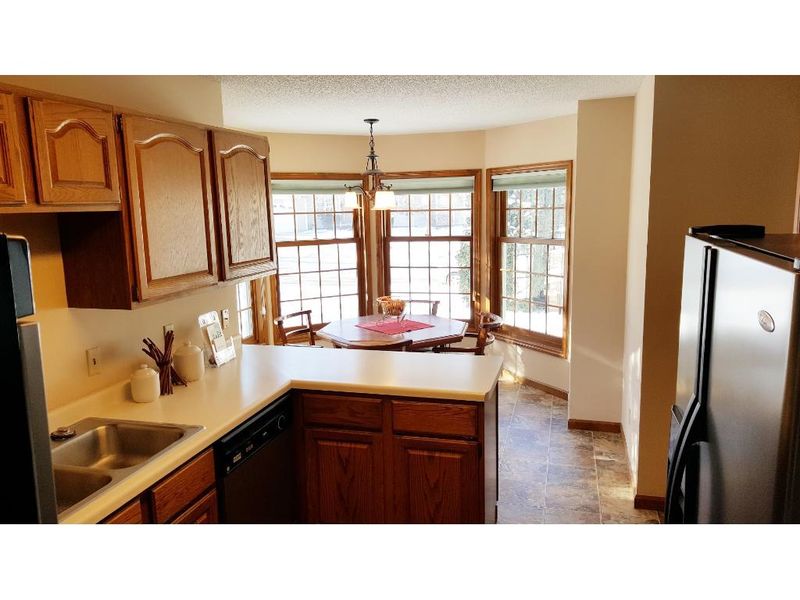 4312 Pond View Dr, White Bear Lake, MN 55110