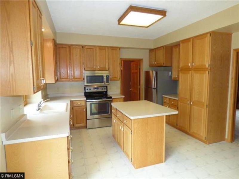6191 Falcon Ridge Trl, Apple Valley, MN 55124