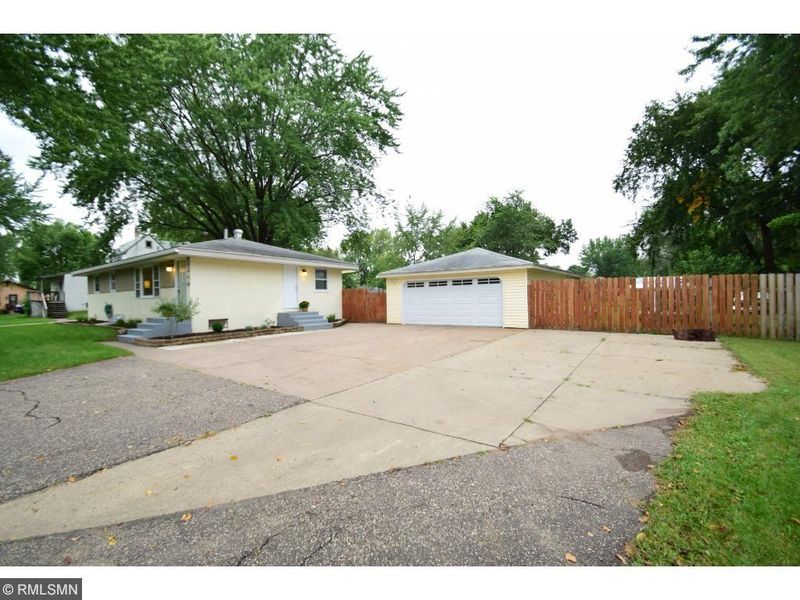 1700 Sugarloaf Trl, Brooklyn Park, MN 55444