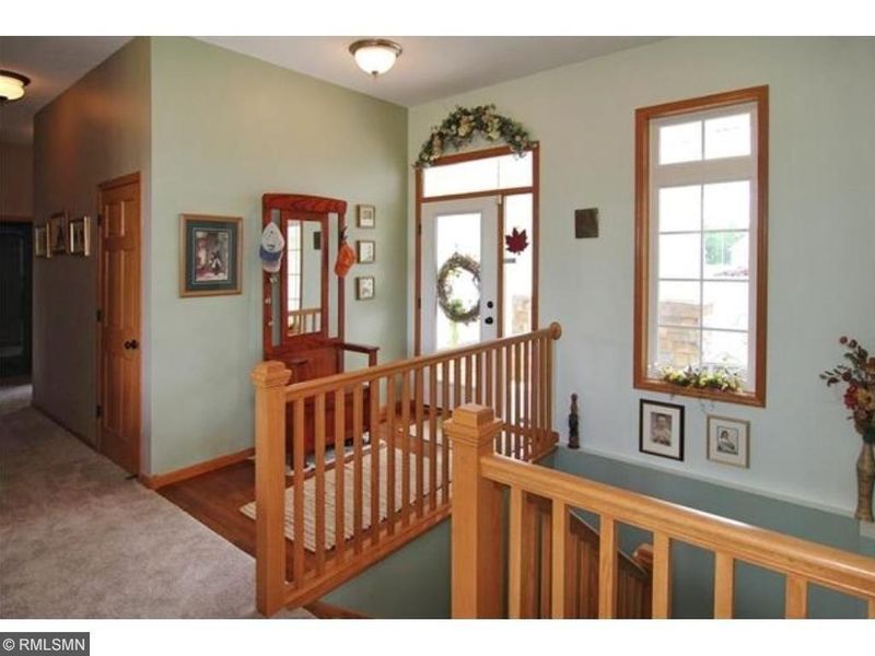 31741 Marshview Ct, Lindstrom, MN 55045