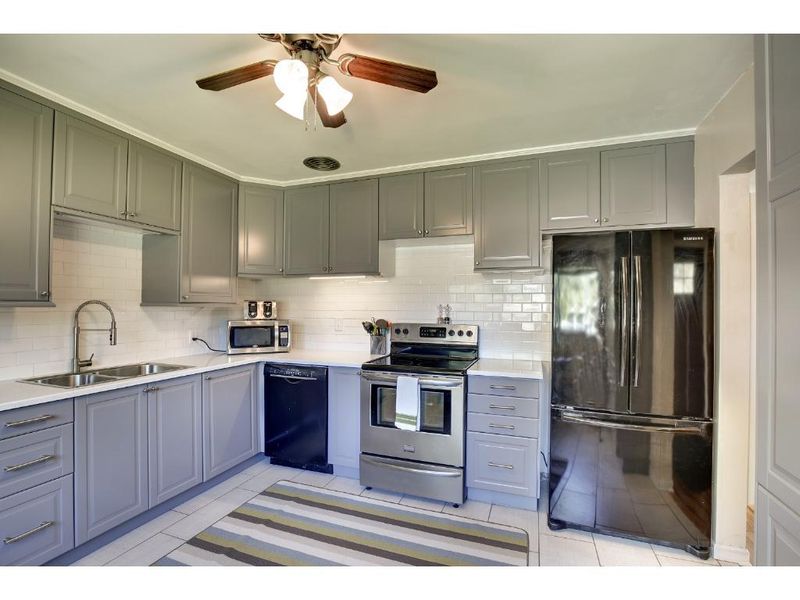 3909 W 58th St, Edina, MN 55424