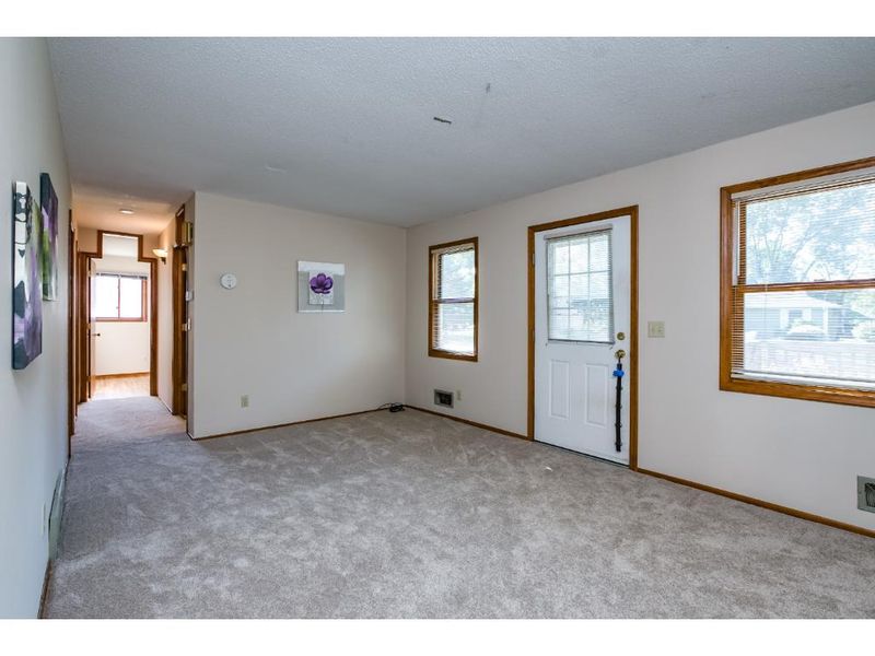 3883 72nd St E, Inver Grove Heights, MN 55076