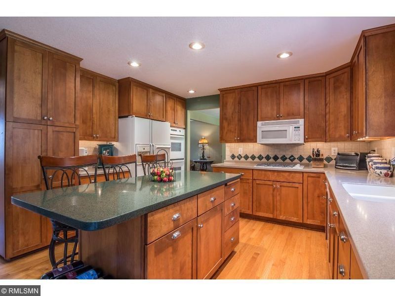 13615 Hanover Ct, Apple Valley, MN 55124