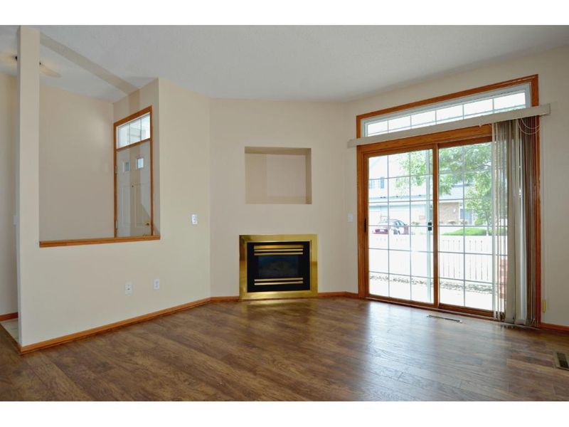 15548 Gateway Pa #141, Apple Valley, MN 55124