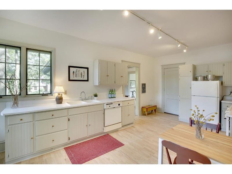 236 Interlachen Rd, Hopkins, MN 55343