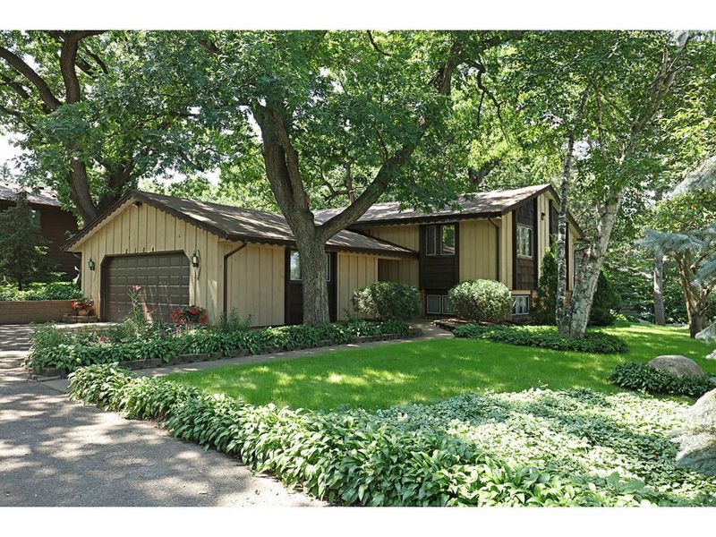 2104 17th Ave E, Maplewood, MN 55109
