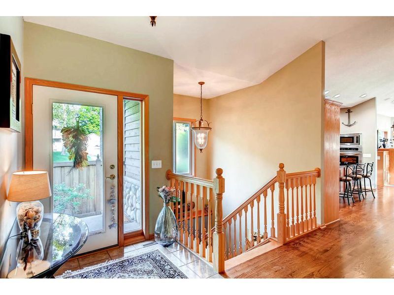 10 Crabapple Ln, Excelsior, MN 55331