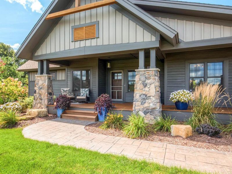 9915 Tapestry Grv, Lake Elmo, MN 55042