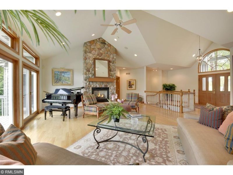 6804 Rachel Ridge Ct, Independence, MN 55359