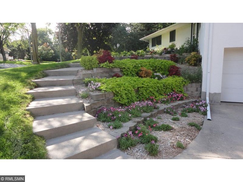 57 W Kraft Rd, West Saint Paul, MN 55118