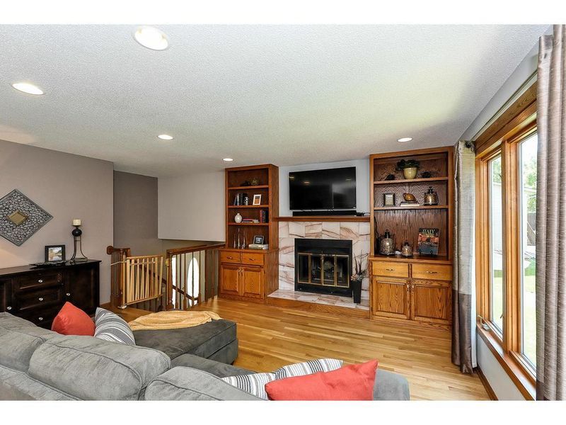 9373 Yucca Ln N, Maple Grove, MN 55369
