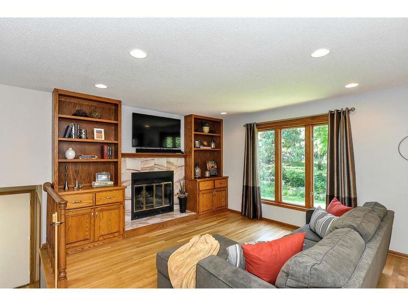 9373 Yucca Ln N, Maple Grove, MN 55369