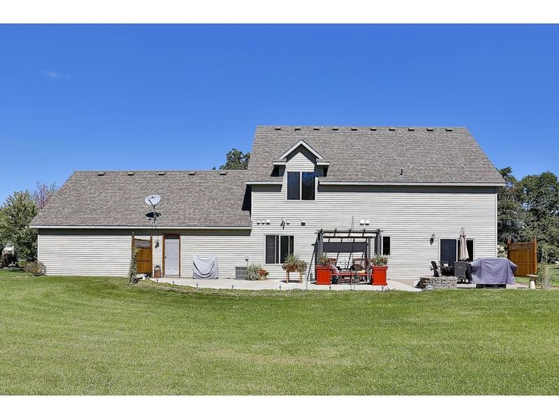 5261 382nd Dr, North Branch, MN 55056