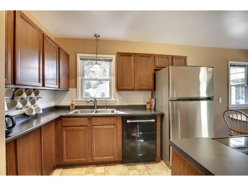 1087 Saint Paul Ave, Saint Paul, MN 55116